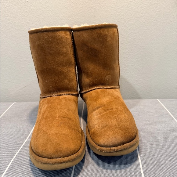 UGG Women's Classic Short II Boots in Chestnut - Picture 5 of 10